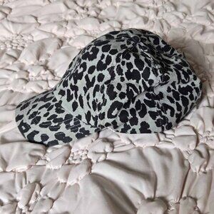 David and Young Women's Leopard Print Hat